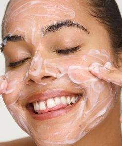Huda Beauty – Wishful Yo Glow Facial Enzyme Scrub – 100 ml